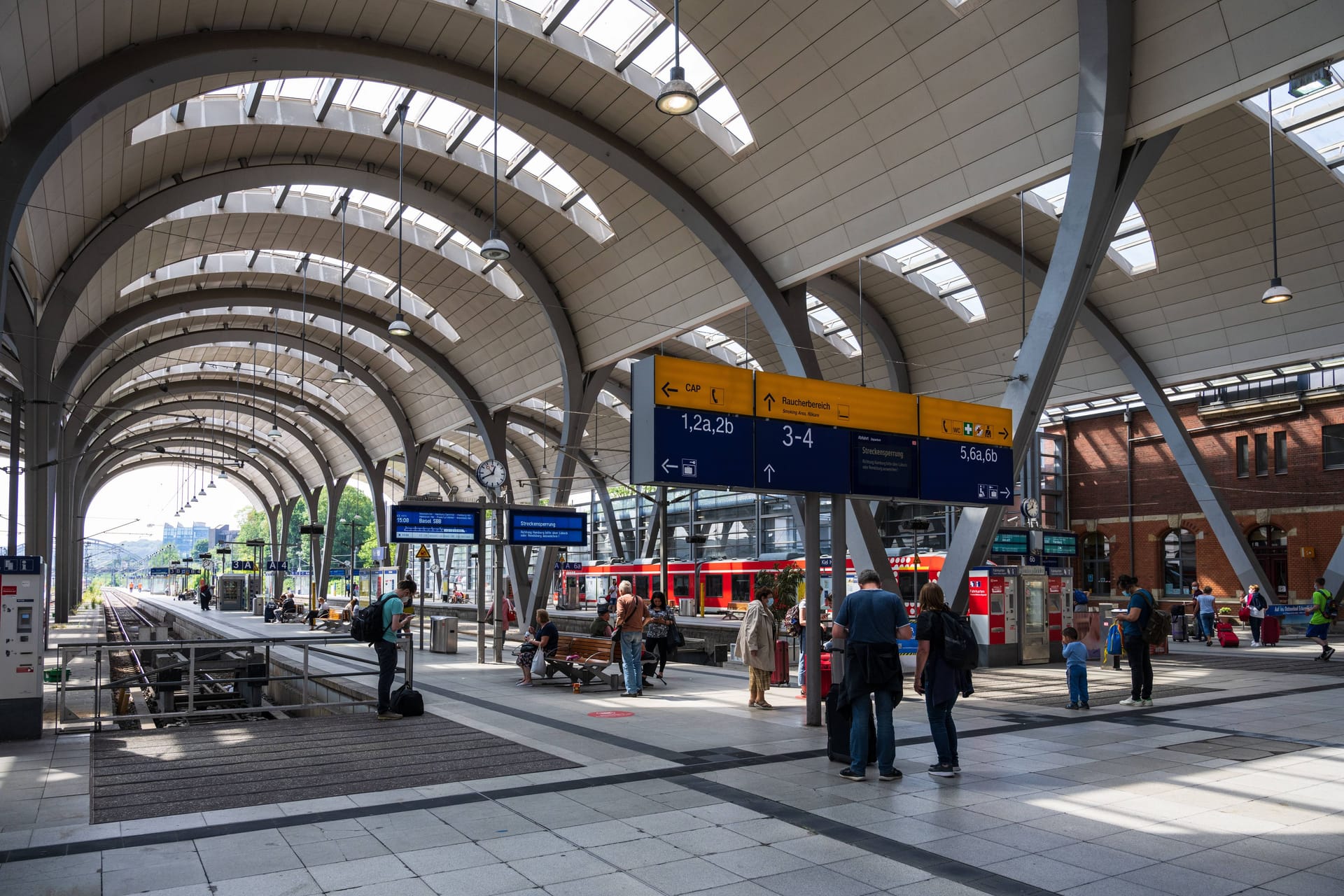 Hauptbahnhof in Kiel (Archivfoto): Der Bahnhof ist um eine Attraktion der kuriosen Art reicher.