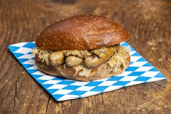 Nürnberger Würste im Brötchen (Symbolbild): Gefährdet eine geplante EU-Regelung die Wursthersteller?