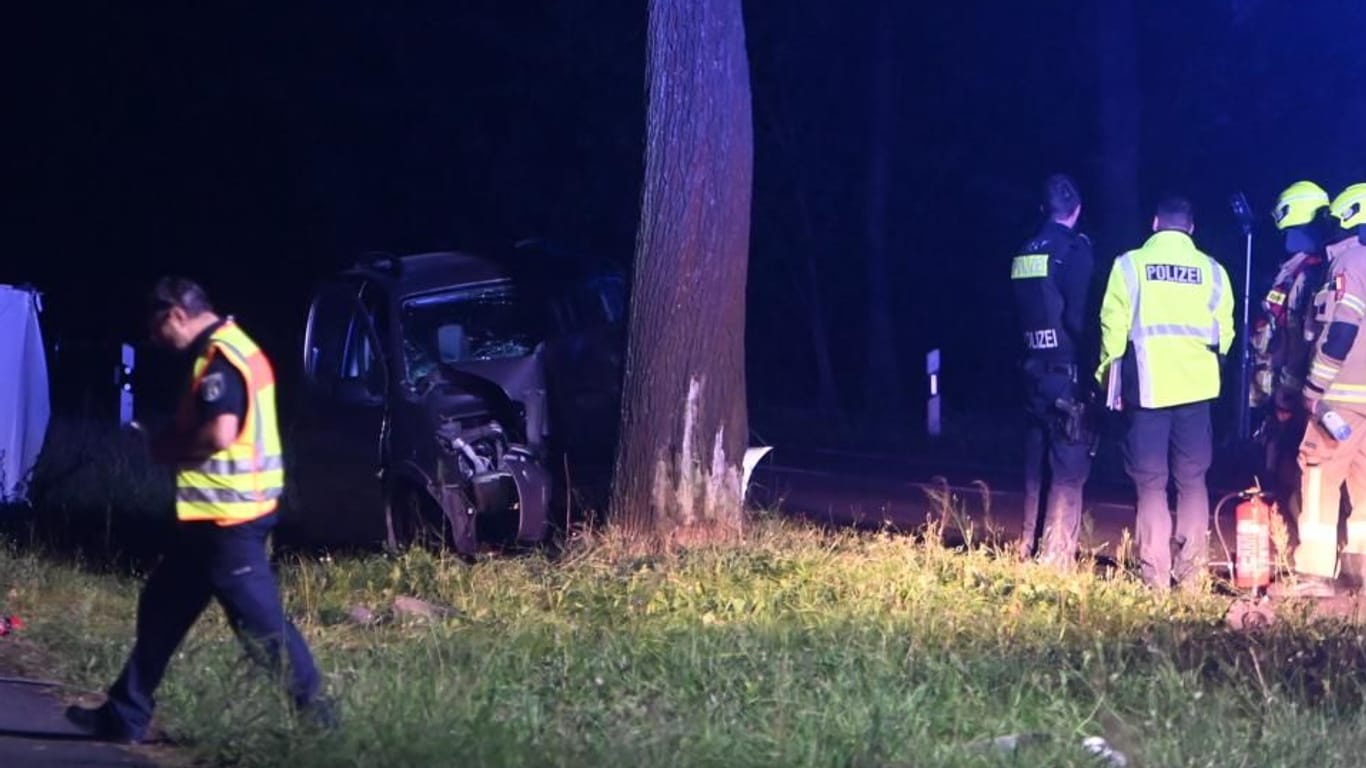 Unfallstelle in Treptow-Köpenick: Der Autofahrer verstarb noch an der Unfallstelle.