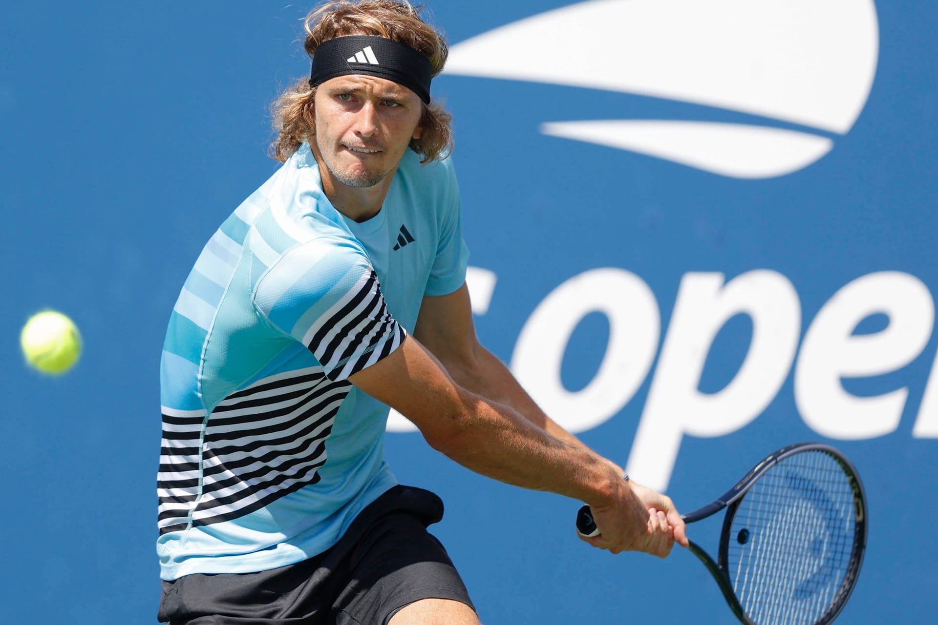 Alexander Zverev: Das deutsche Tennis-Ass ist mit dem Ball bei den US Open nicht zufrieden.