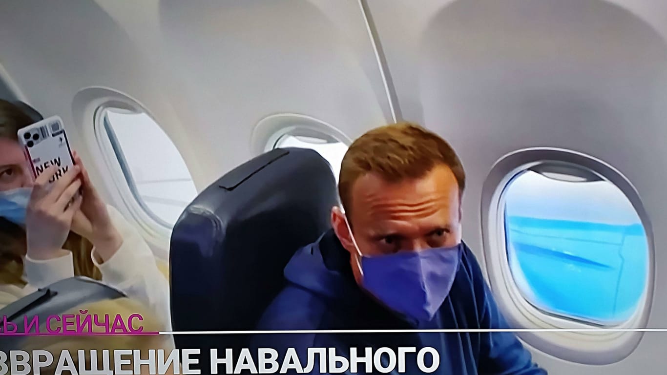 Alexei Nawalny: Der russische Oppositionelle reiste nach Behandlung seiner Nowitschok-Vergiftung in Belrin zurück nach Russland.