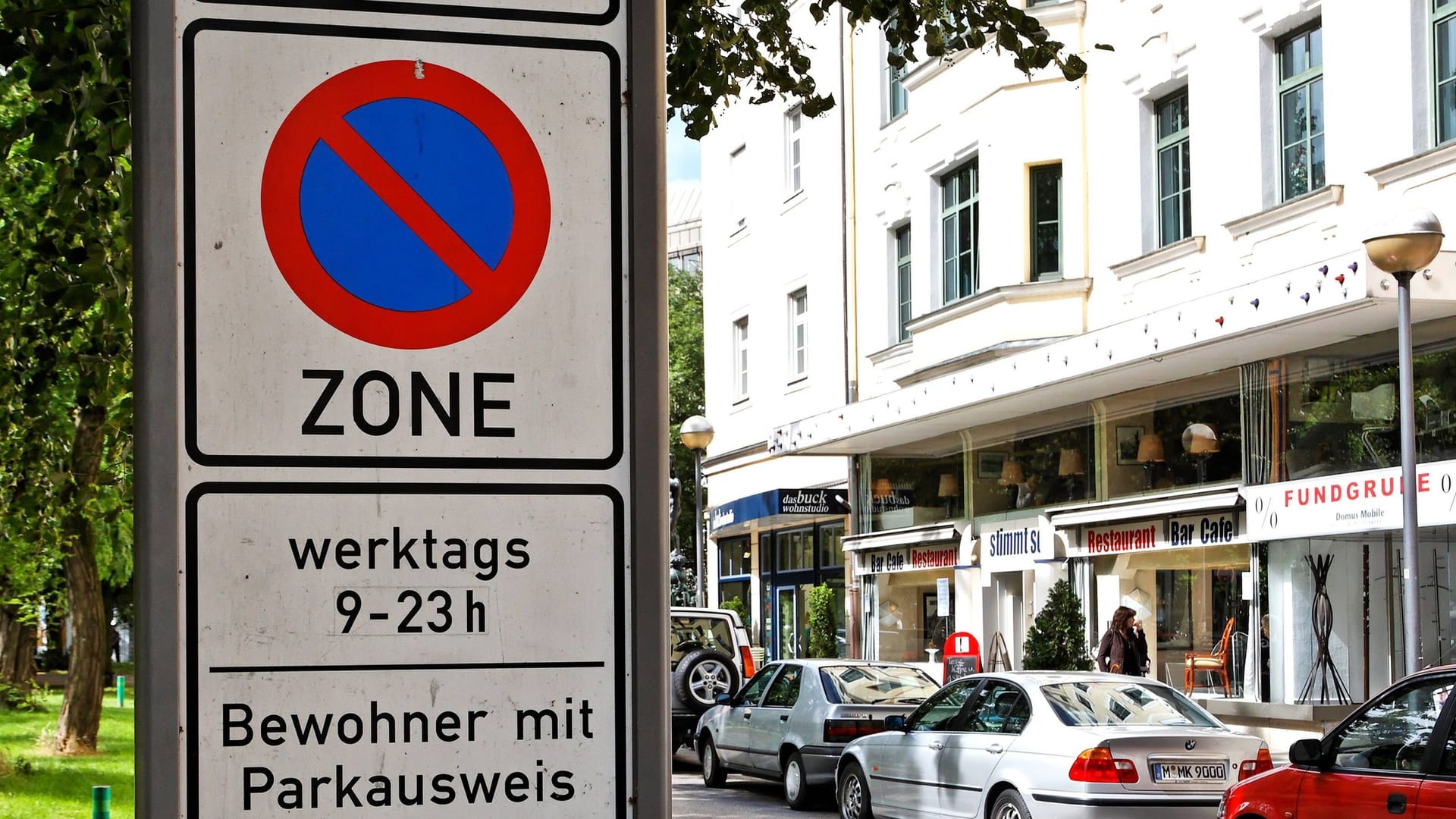 Werktags Parkverbot: Was gilt hier am Wochenende?