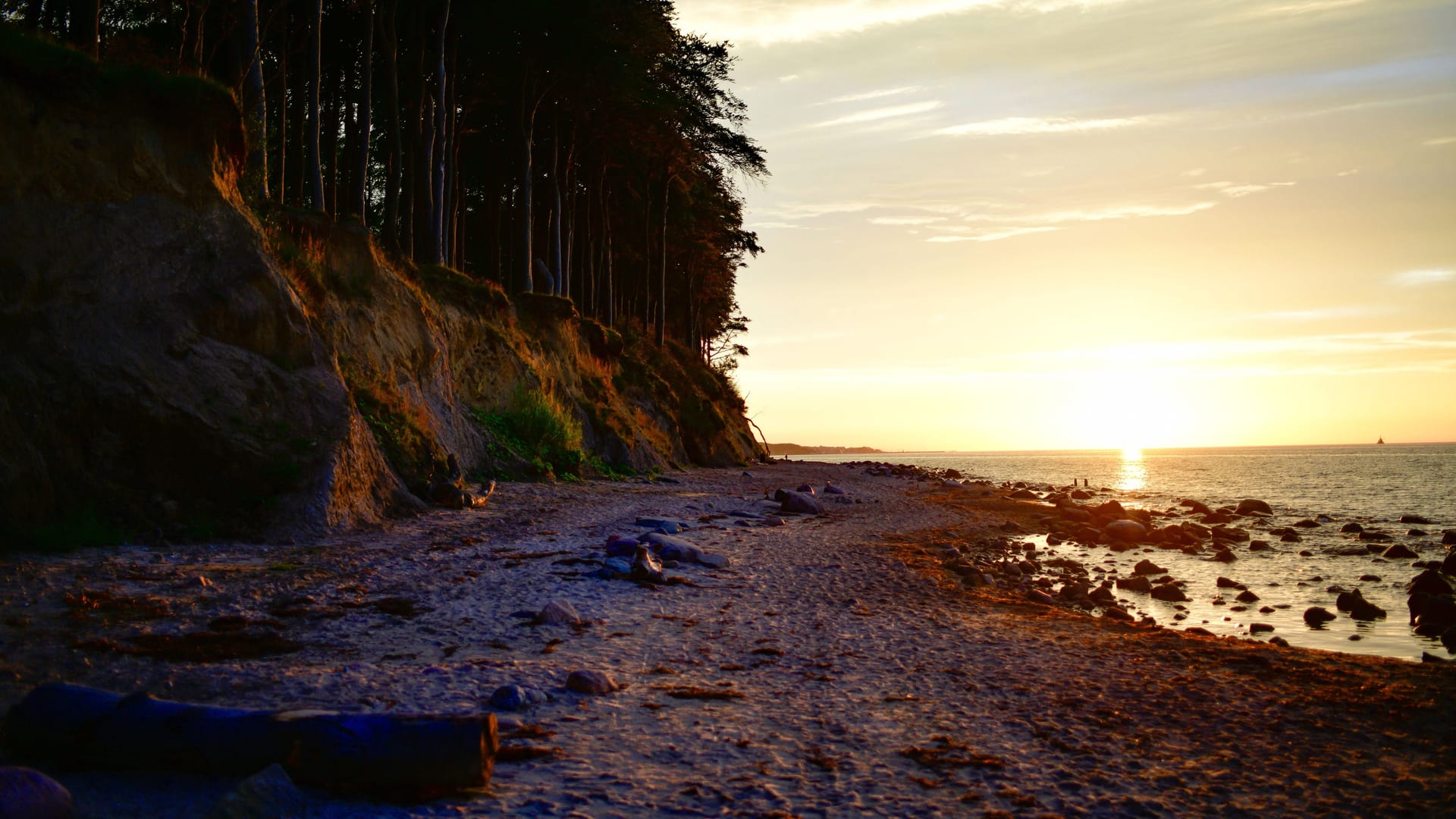 Spektakulärer Sonnenuntergang an der Ostsee zwischen Heiligendamm und Kühlungsborn.