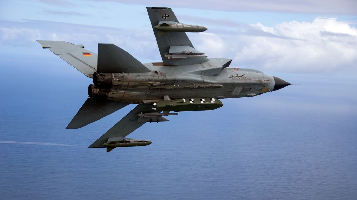 Bundeswehr-Tornado mit Lenkflugkörper "Taurus".
