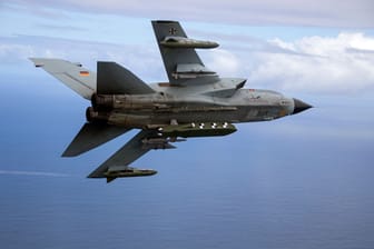 Bundeswehr-Tornado mit Lenkflugkörper "Taurus".