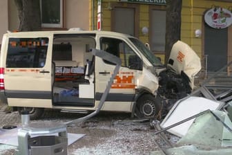 Unfallstelle in Dortmund-Kirchlinde: Die Polizei sperrte die Unfallstelle weiträumig ab.