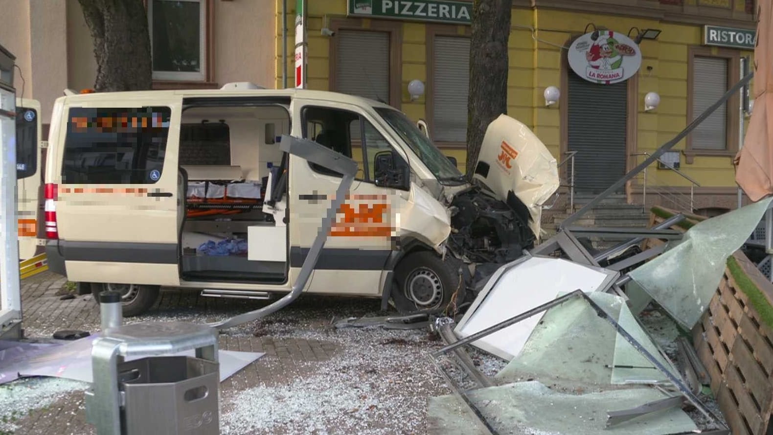 Unfallstelle in Dortmund-Kirchlinde: Die Polizei sperrte die Unfallstelle weiträumig ab.