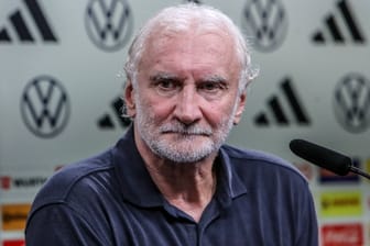 Rudi Völler: Der Weltmeister von 1990 war für das Testspiel gegen Frankreich als Interims-Bundestrainer eingesprungen.