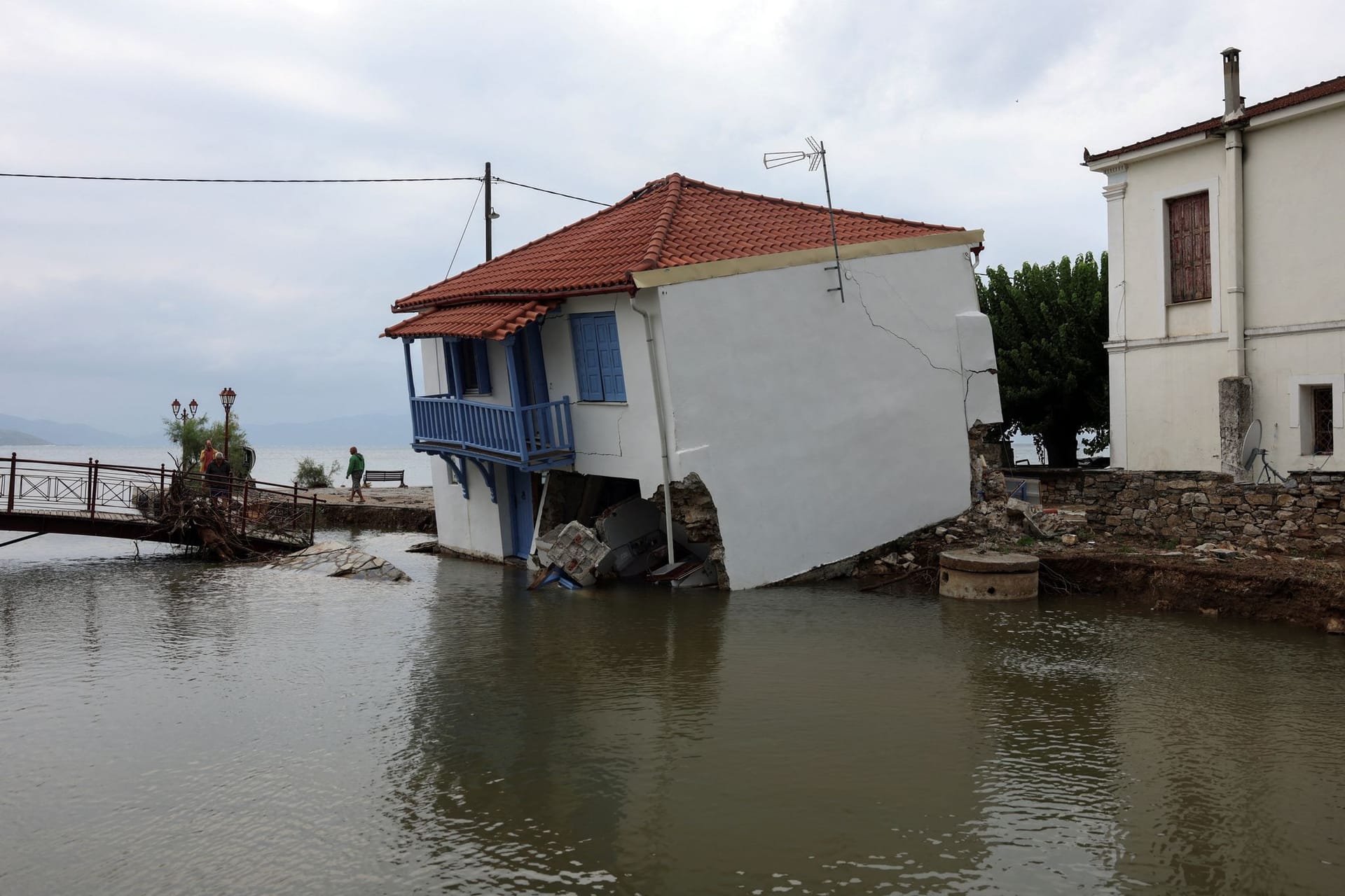 Horto in Griechenland: Das Unwetter hat ein Haus am Wasser zerstört.