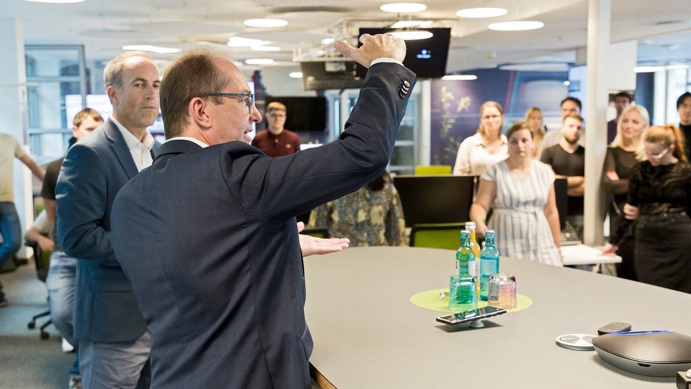 Alexander Dobrindt im Newsroom von t-online.