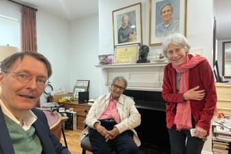 Der "x"-Post: Karl Lauterbach mit seinem Doktorvater Amartya Sen dessen Frau Emma Rothschild.
