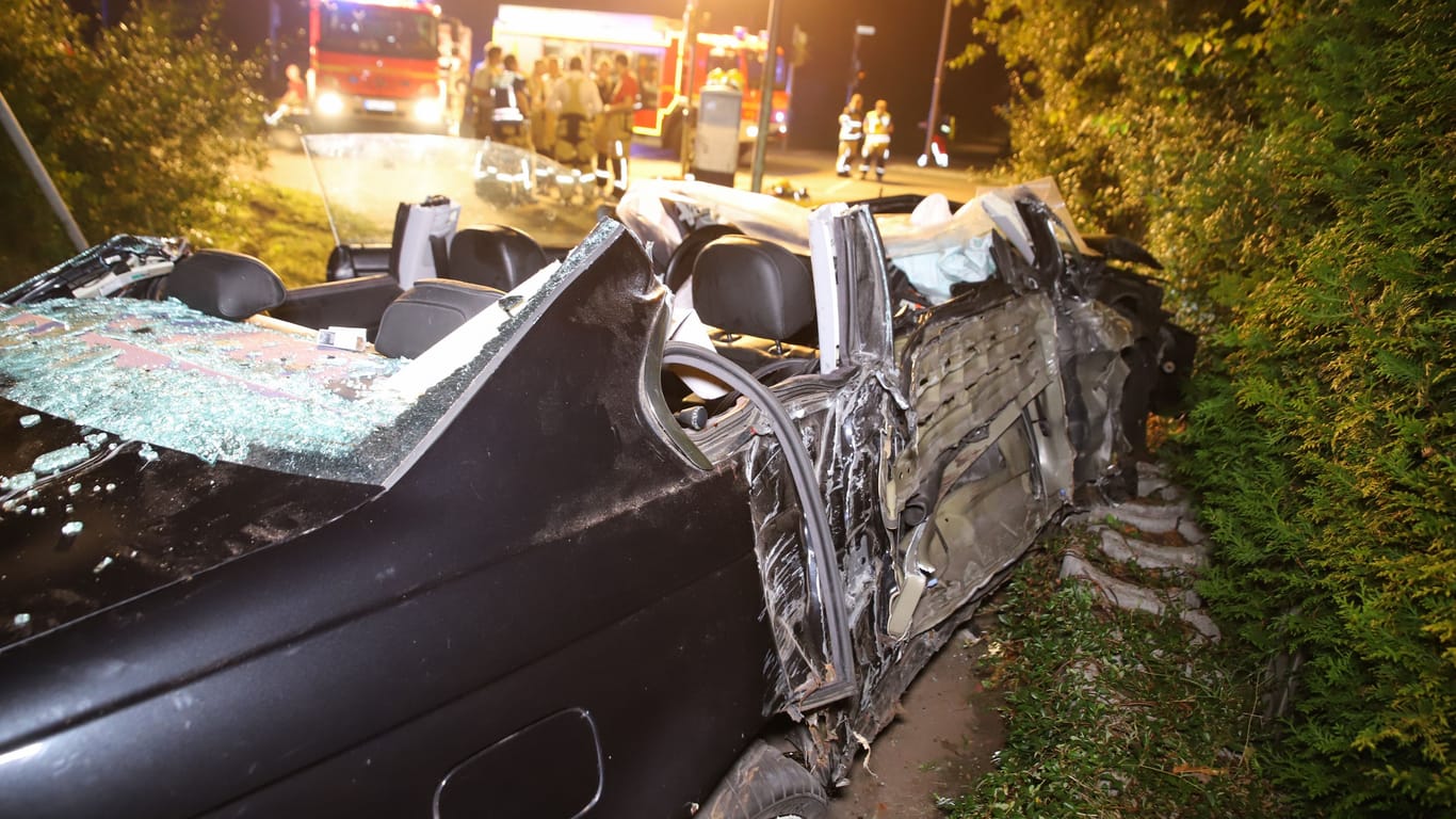 Unfall in Pinneberg: Ein BMW kam von der Straße ab.