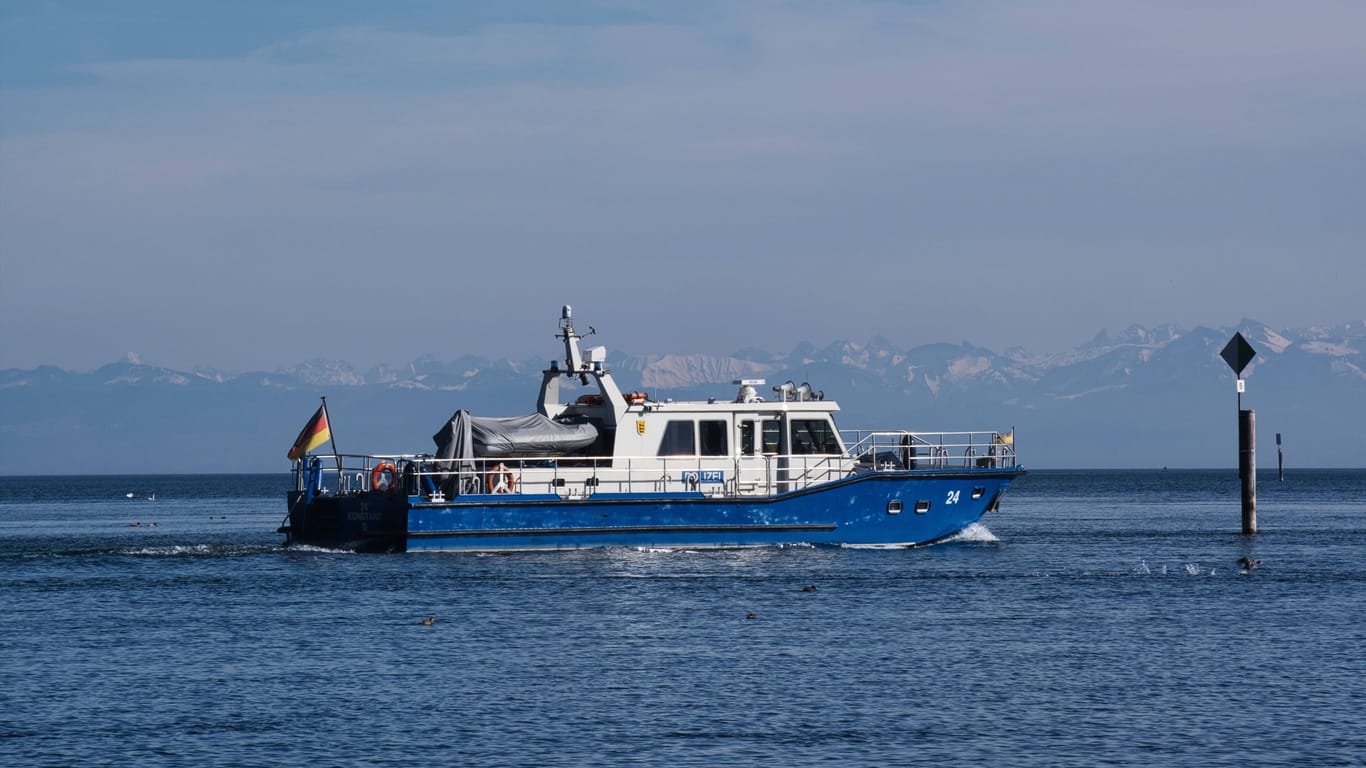 Ein Polizeiboot auf dem Bodensee (Symbolbild): Bislang verlief die Suchaktion ohne Erfolg.