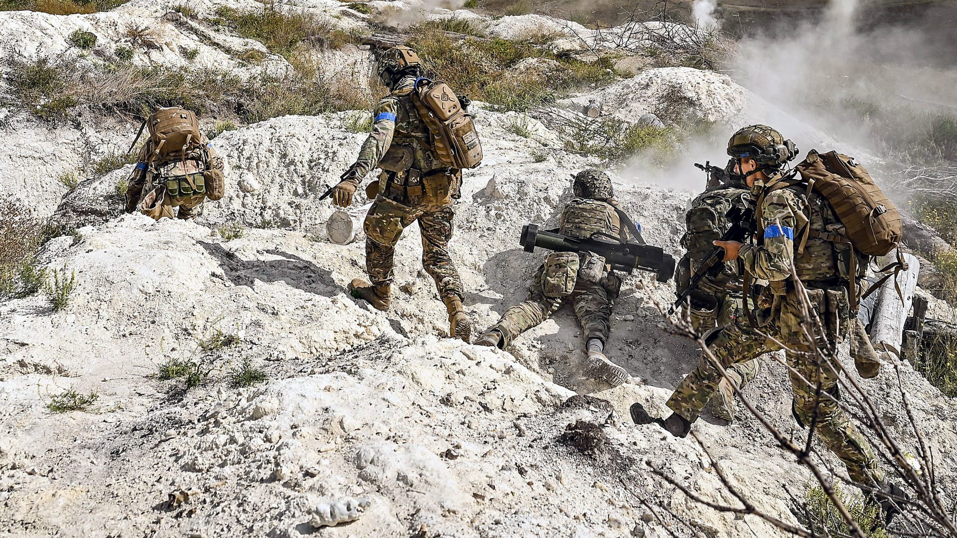 Ukrainische Soldaten im Training (Archivbild): Laut Angaben der ukrainischen Armee ist es ihnen gelungen, ein strategisch wichtiges Dorf einzunehmen.