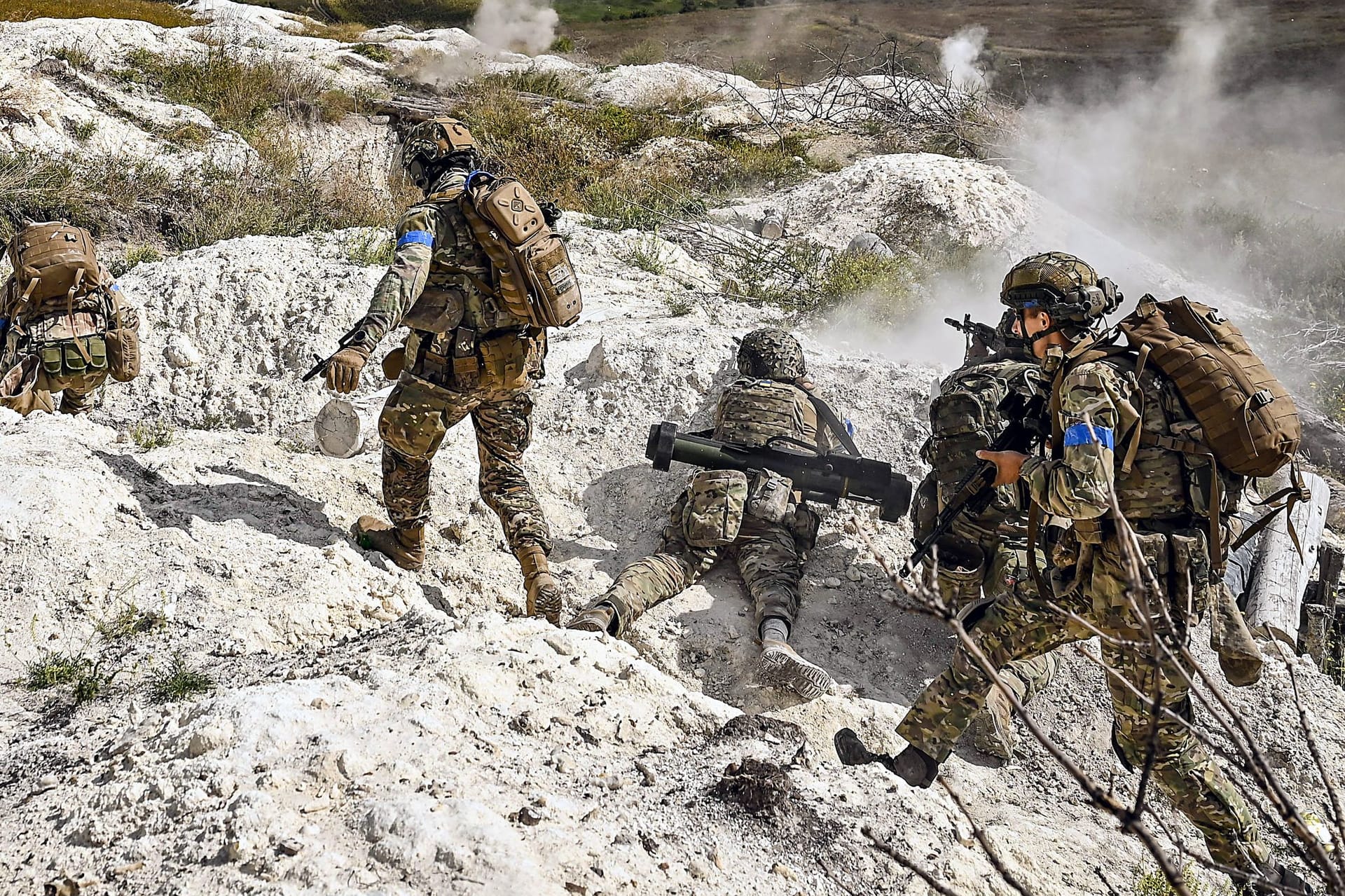 Ukrainische Soldaten im Training (Archivbild): Laut Angaben der ukrainischen Armee ist es ihnen gelungen, ein strategisch wichtiges Dorf einzunehmen.