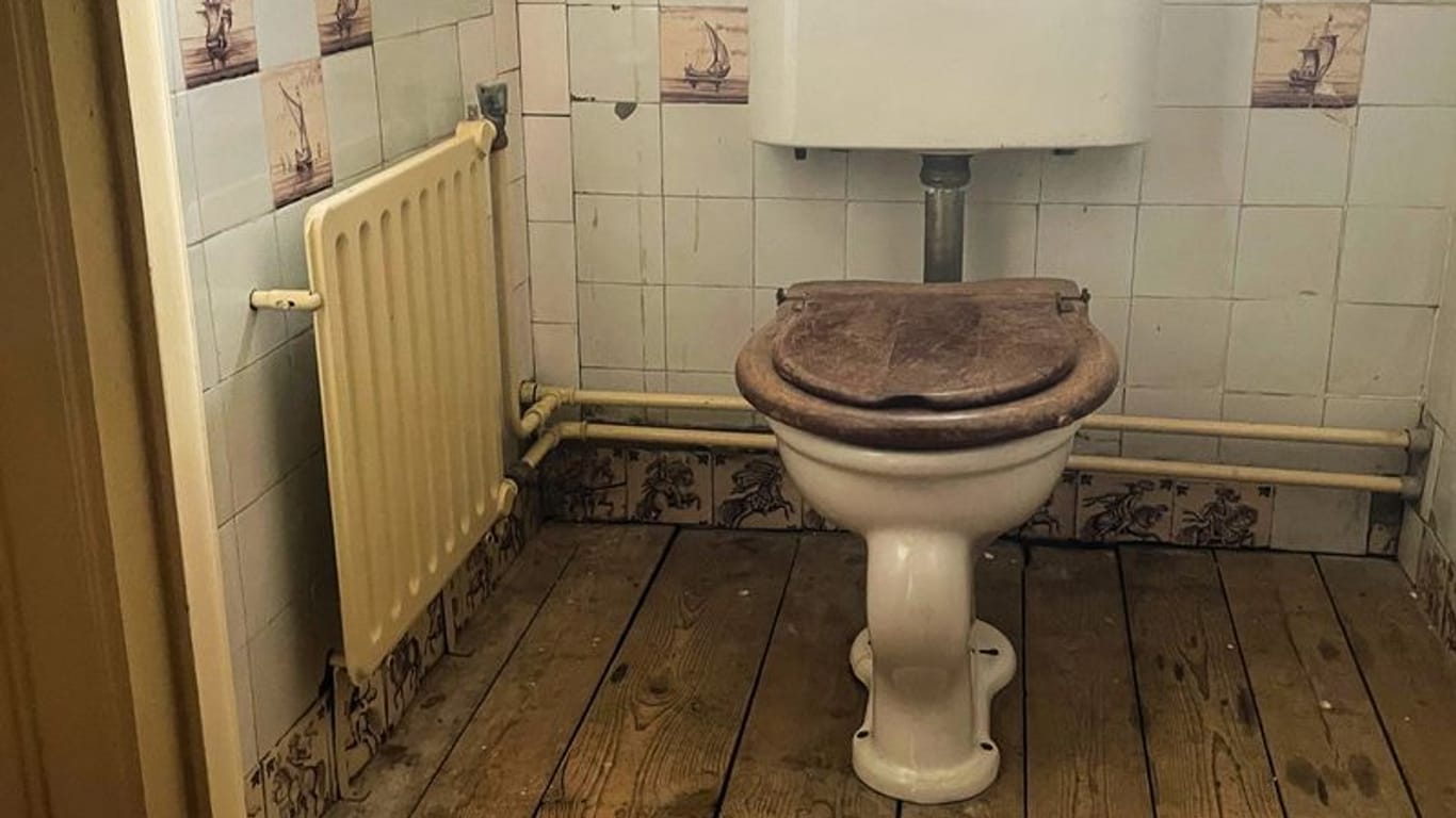 Hier durfte der letzte Monarch Deutschlands zuletzt thronen: Die Toilette von Kaiser Wilhelm II. in Haus Doorn.