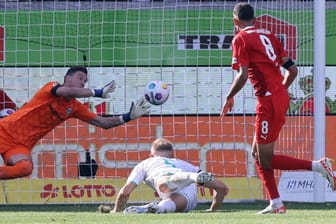 Furios: Heidenheims Dinkçi (r.) trifft zum zwischenzeitlichen 2:0 gegen Bremen.