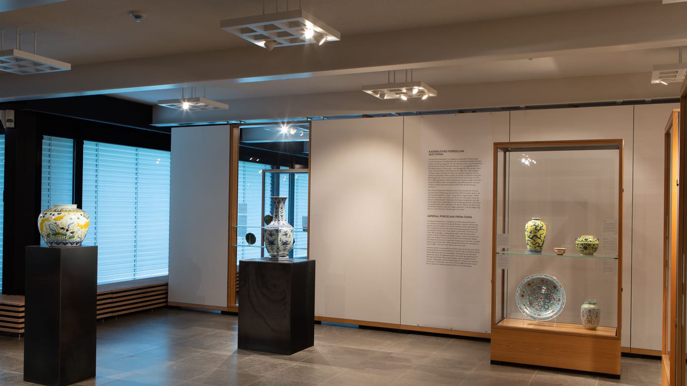 Museum für Ostasiatische Kunst: Das Bild zeigt einen Teil des gestohlenen Porzellans.