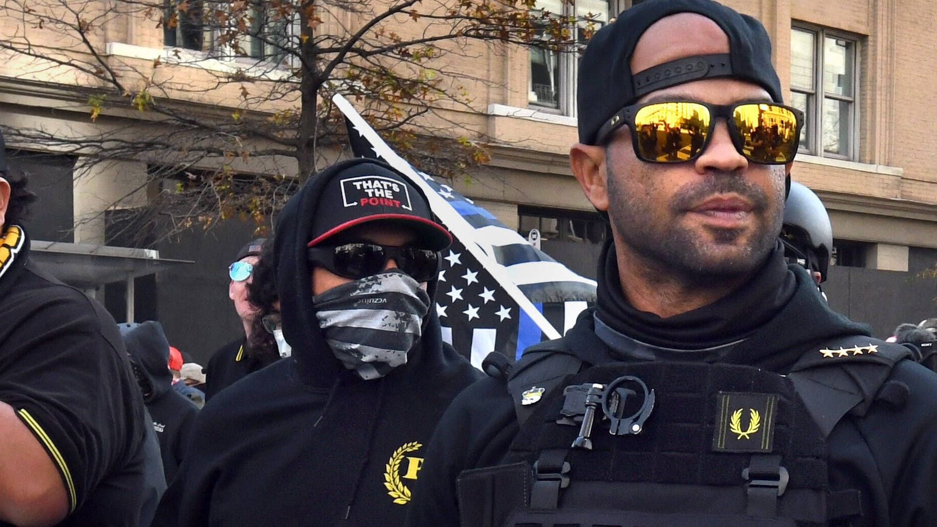 Enrique "Henry" Tarrio in den gelb-schwarzen Farben der "Proud Boys" bei einem Pro-Trump-Marsch im November 2020: Für seine Rolle im Sturm auf das Kapitol einige Wochen später, wurde er nun verurteilt.