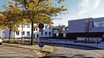 An der Wieschhofgrundschule wird an dieser Stelle ein Schrankensystem installiert. Mit der Neuordnung des Verkehrs will die Stadt Olfen für mehr Sicherheit der Kinder sorgen.