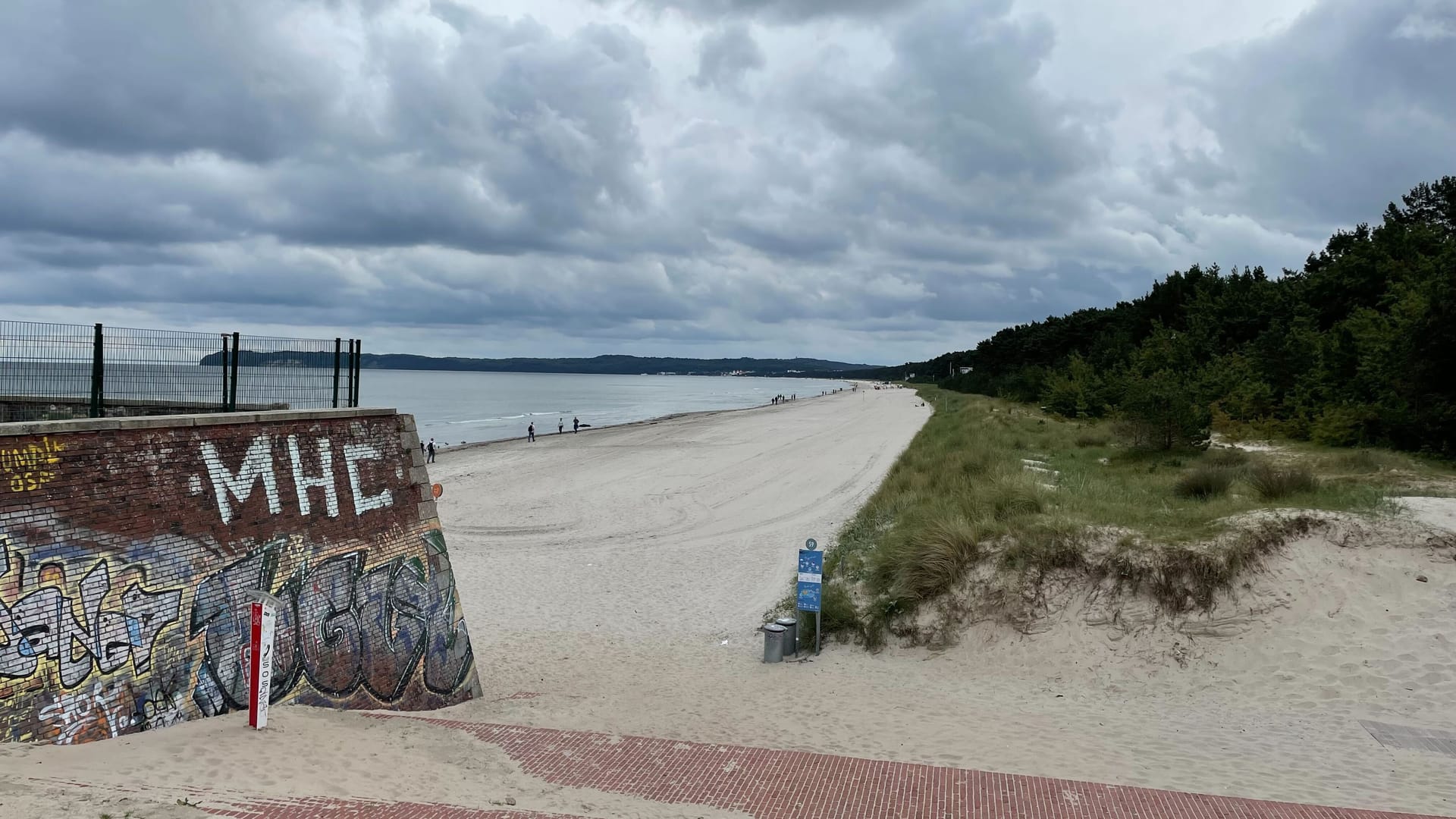 Blick auf den Proraer Strand: Er soll bald versteinern.