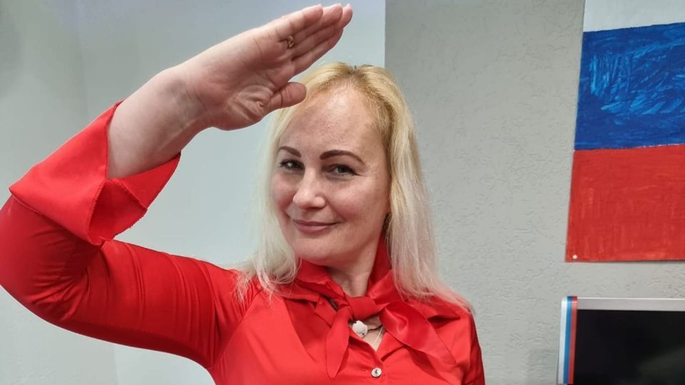 Elena Kolbasnikova: Die Organisatorin von prorussischen Demos aus der Ukraine ist von Putin jetzt zur Russin gemahct worden.
