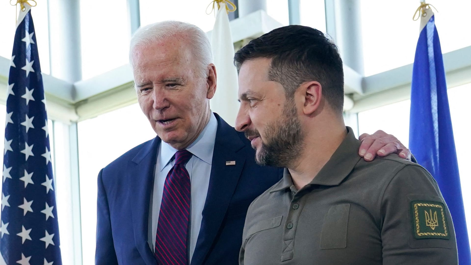 Biden (l.) und Selenskyj (r.). beim G7-Treffen im Mai in Japan: Auch Washington blockierte zuletzt beim Thema weitreichende Waffensysteme für Kiew.