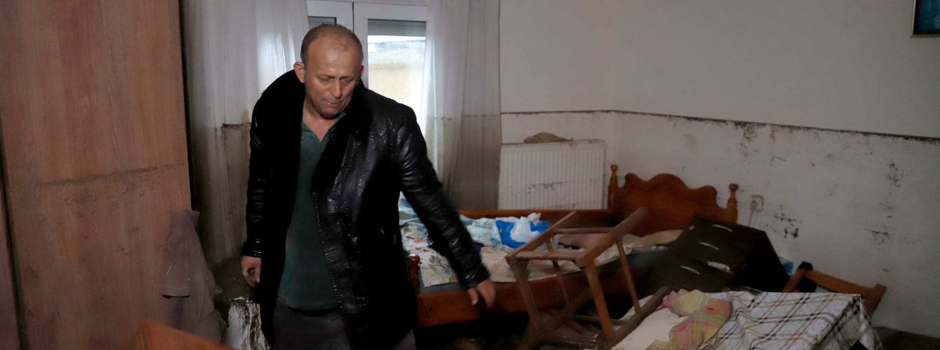 Antonis Ginos in seinem Haus in Nea Lefki: Die Fluten haben sein Hab und Gut zerstört.
