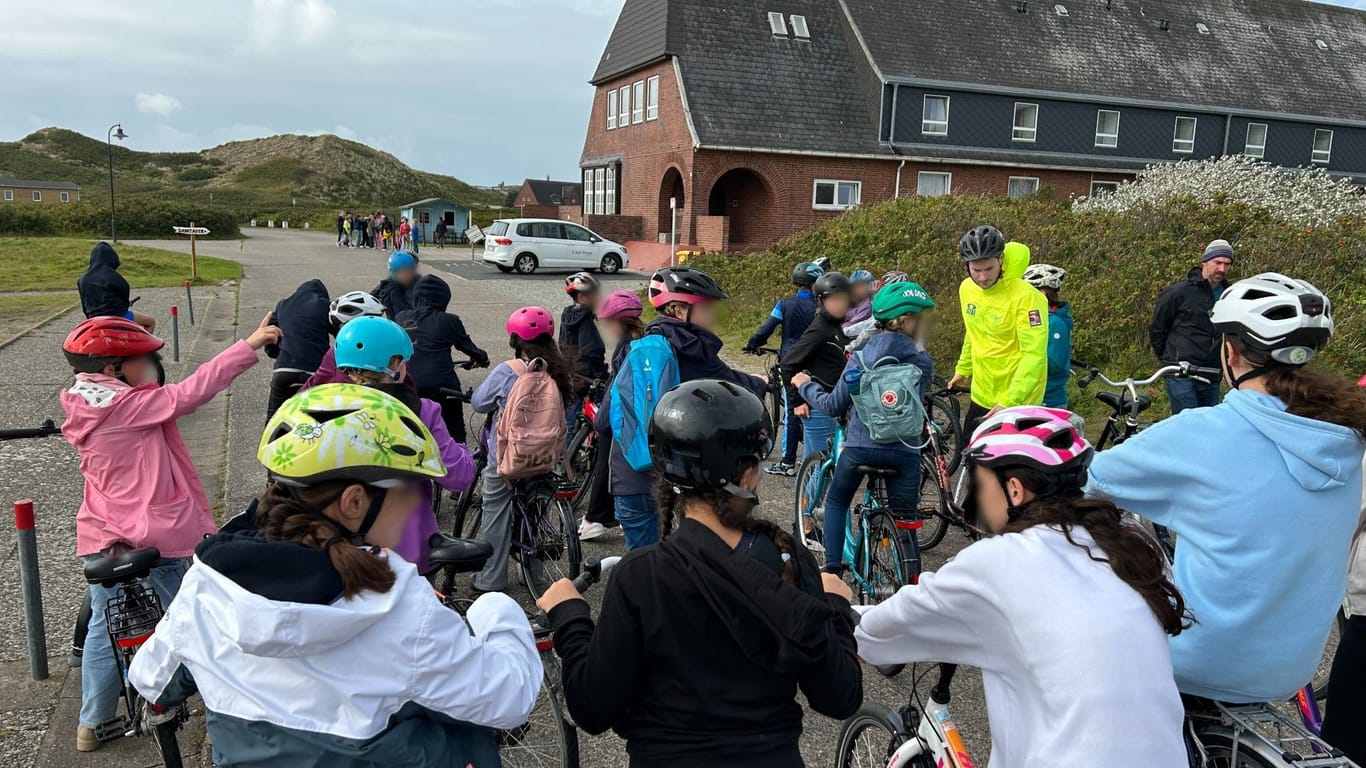 Fahrradtour: Der Wind machte den Schülerinnen und Schülern zu schaffen.