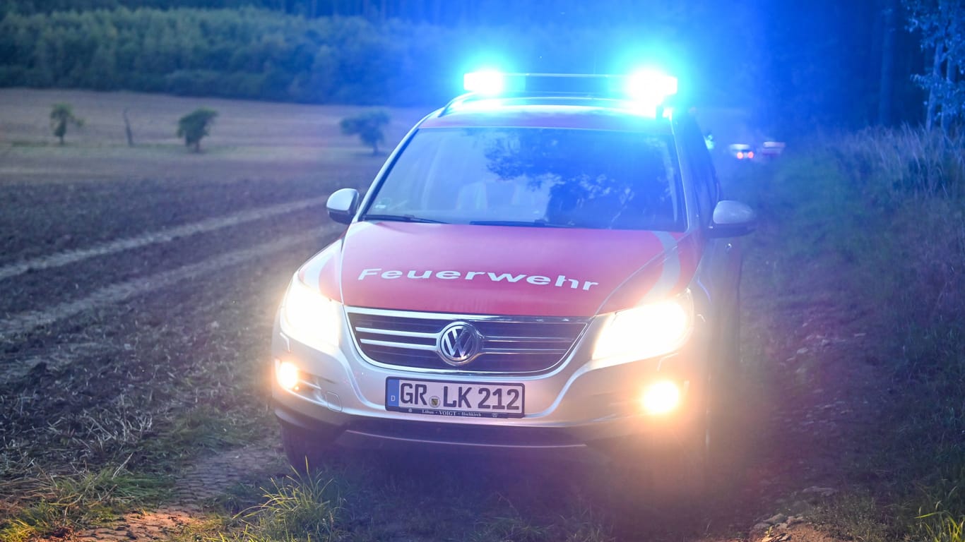 Rettungswagen in Sachsen (Archivfoto): Ein Mann kam auf der Autobahn 38 ums Leben.