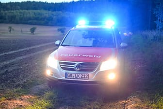 Rettungswagen in Sachsen (Archivfoto): Ein Mann kam auf der Autobahn 38 ums Leben.