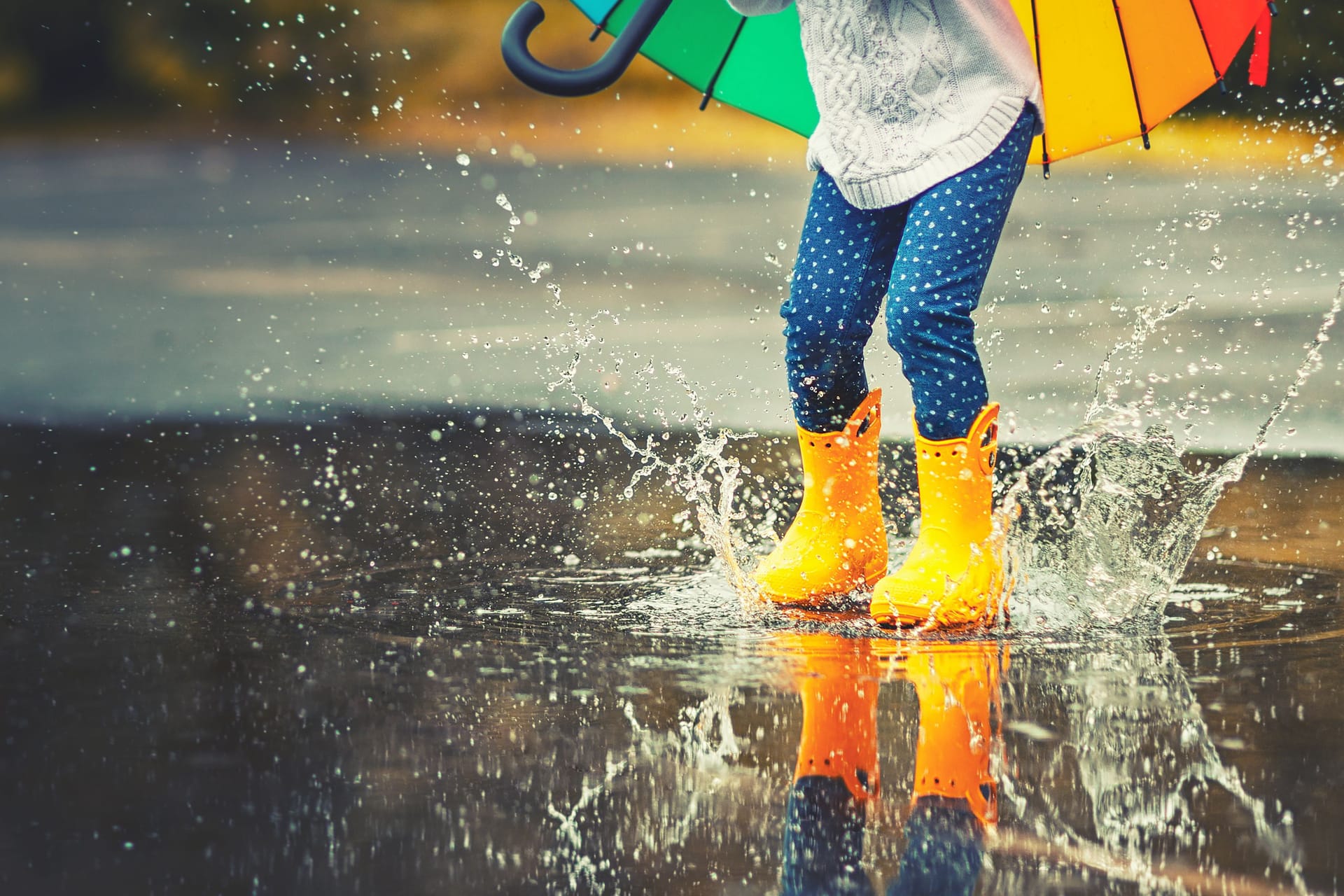 Gummistiefel: Die Schuhe sollen Kinder vor nassen Füßen schützen.