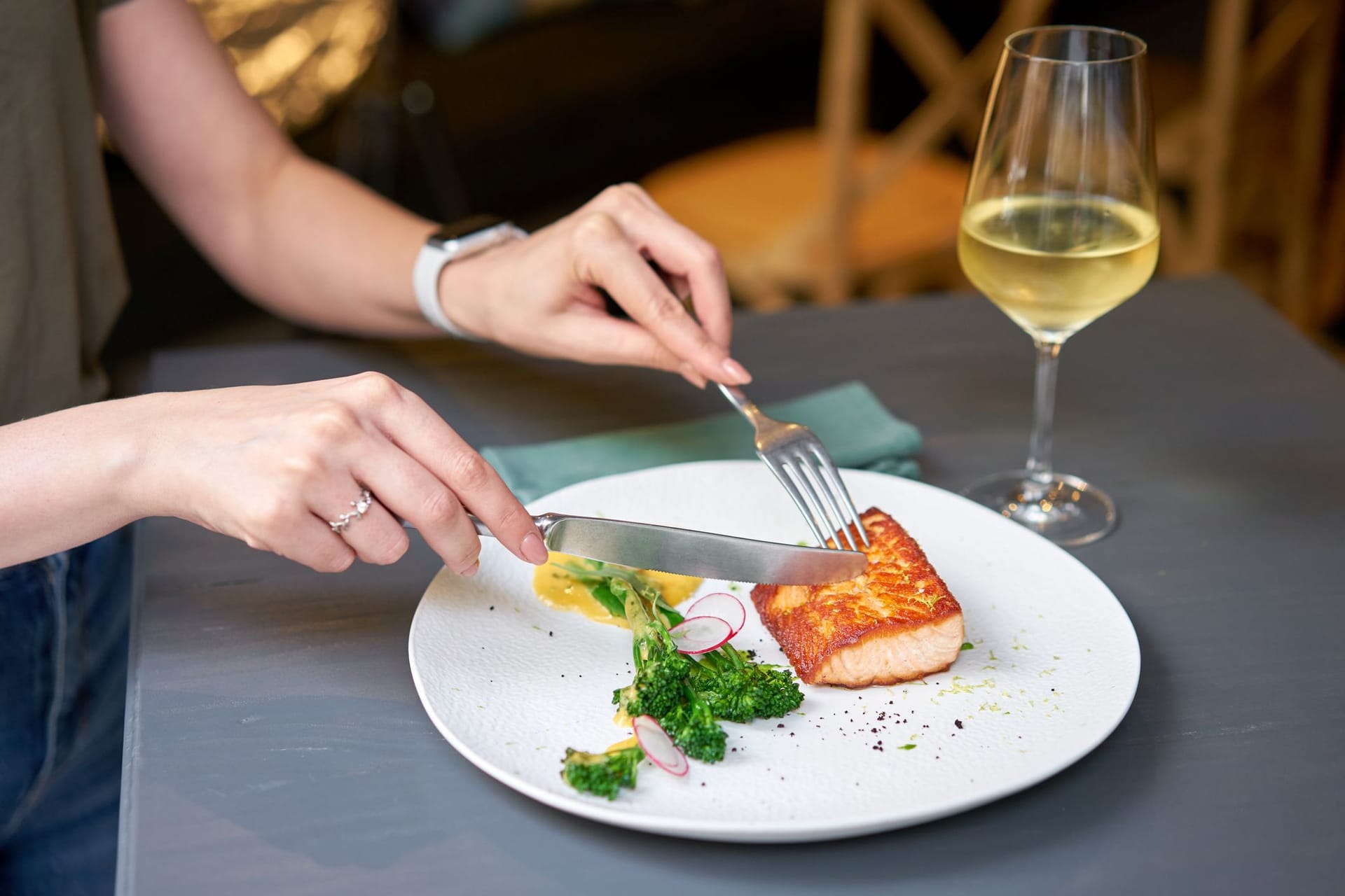 Essen: Ein Serviceangebot vermissen viele Deutsche in ihrem Heimatland, laut Umfrage.