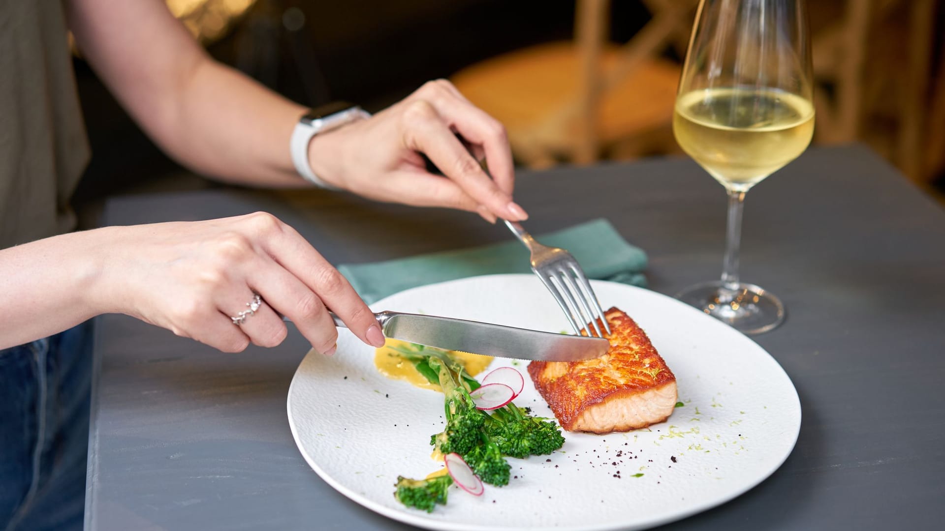 Essen: Ein Serviceangebot vermissen viele Deutsche in ihrem Heimatland, laut Umfrage.