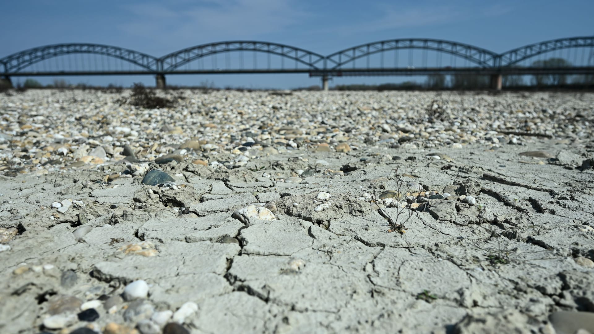 Italienischer Fluss Po im März 2023: Die Auswirkungen der Klimakrise betreffen auch Europa.