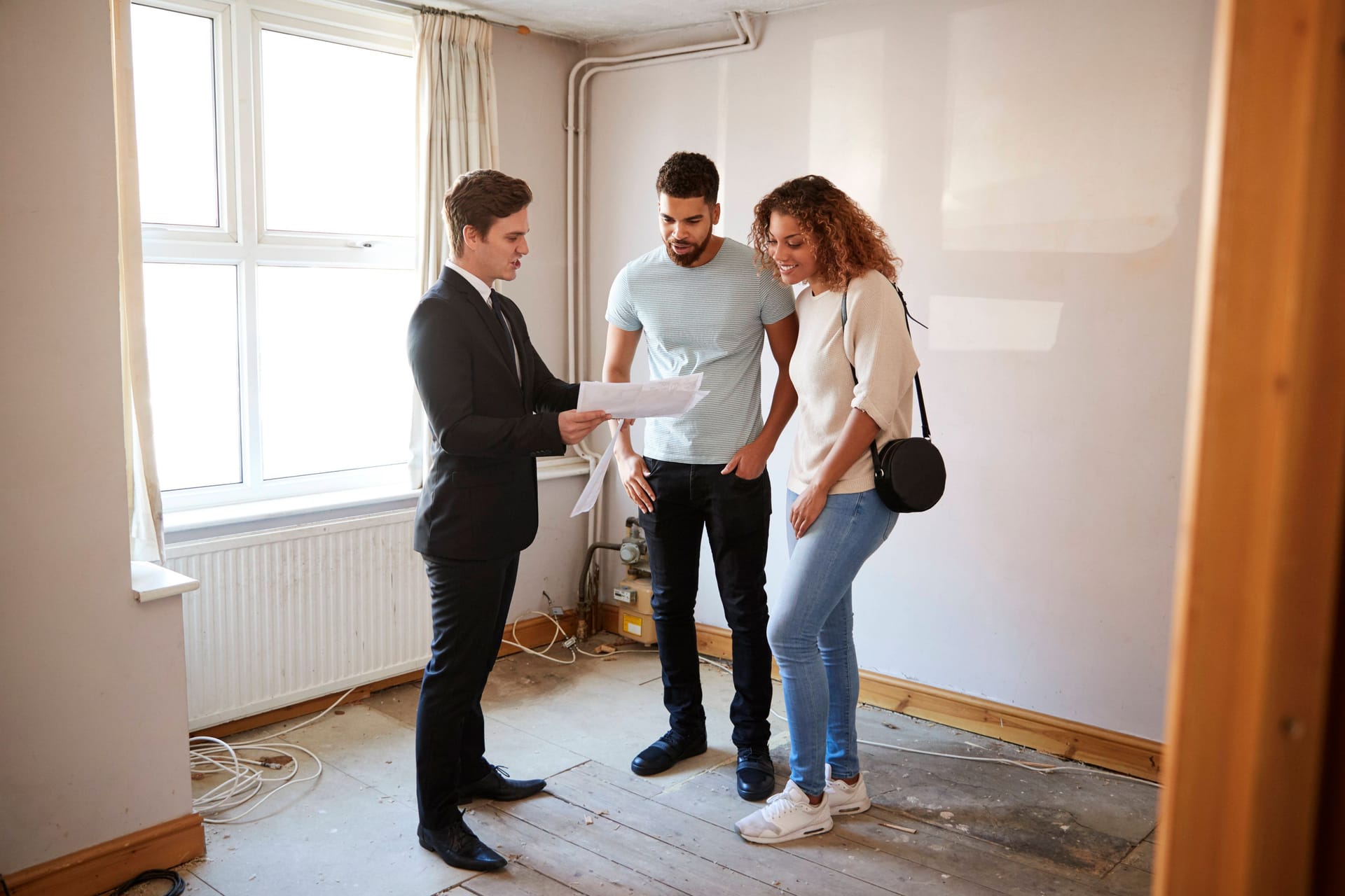 Die richtigen Fragen stellen: Wer Interesse zeigt, hat bei der Wohnungsbesichtigung auch bessere Karten.