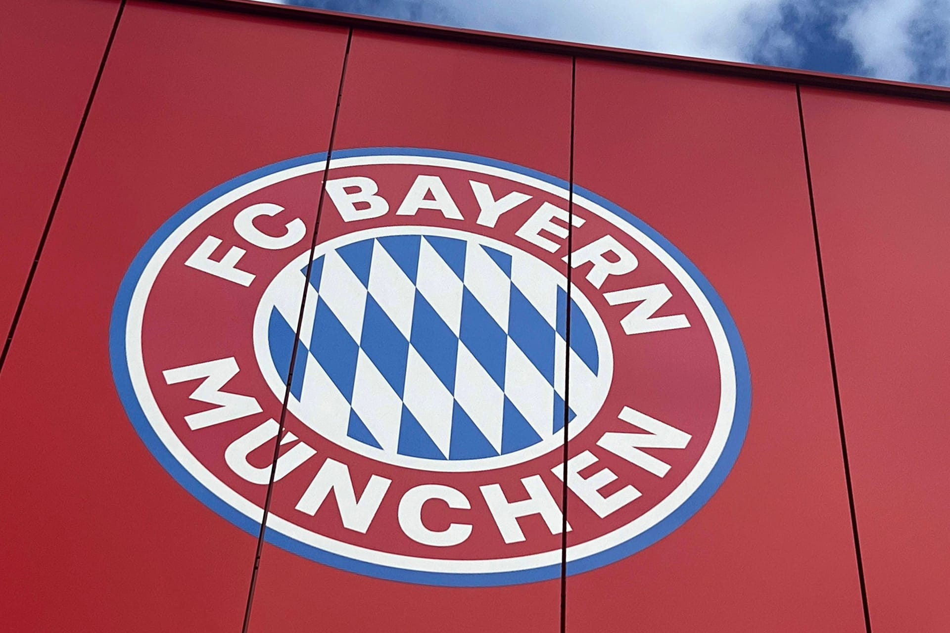 Vereinswappen des FC Bayern München: Im Aufsichtsrat des Klubs gibt es eine Änderung.