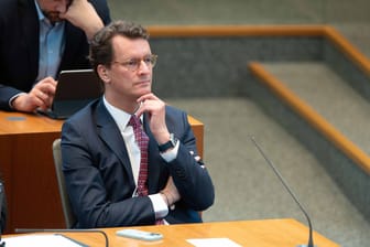 Hendrik Wüst (CDU), Ministerpräsident von Nordrhein-Westfalen: Bürgermeister aus NRW haben einen Brandbrief an Wüst verfasst.