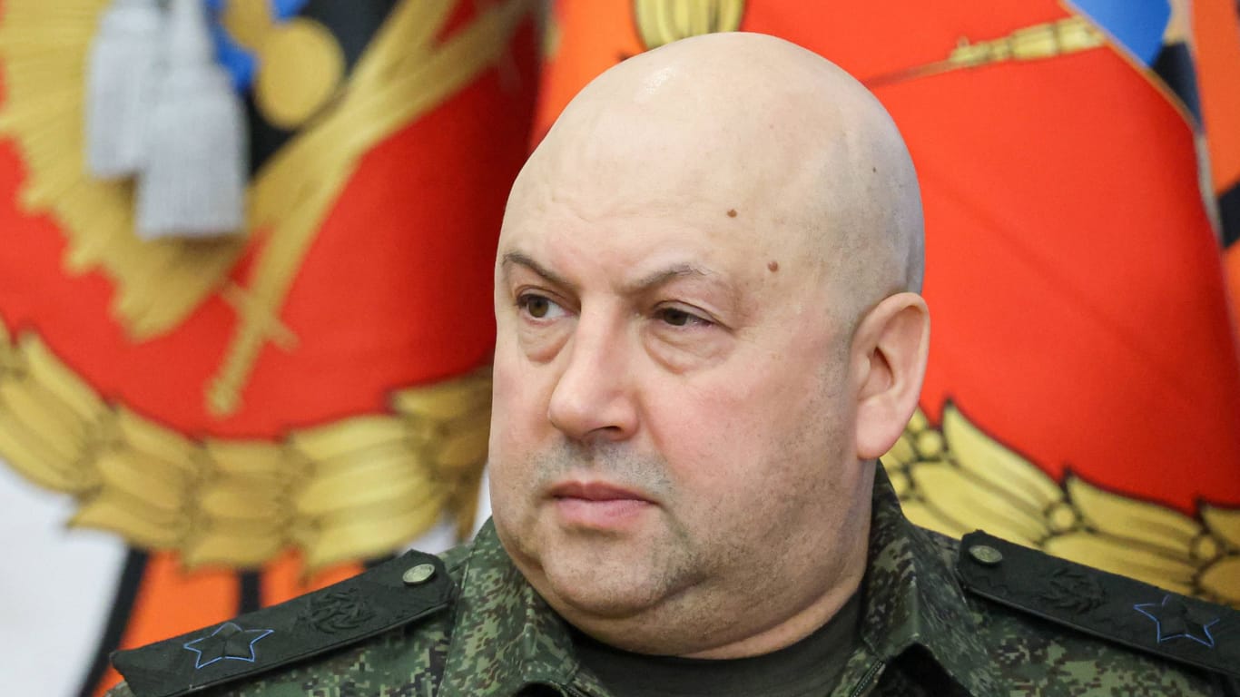 General Sergej Surowikin (Archivbild): Er soll nach ukrainischen Angaben eine neue Söldner-Truppe aufbauen.