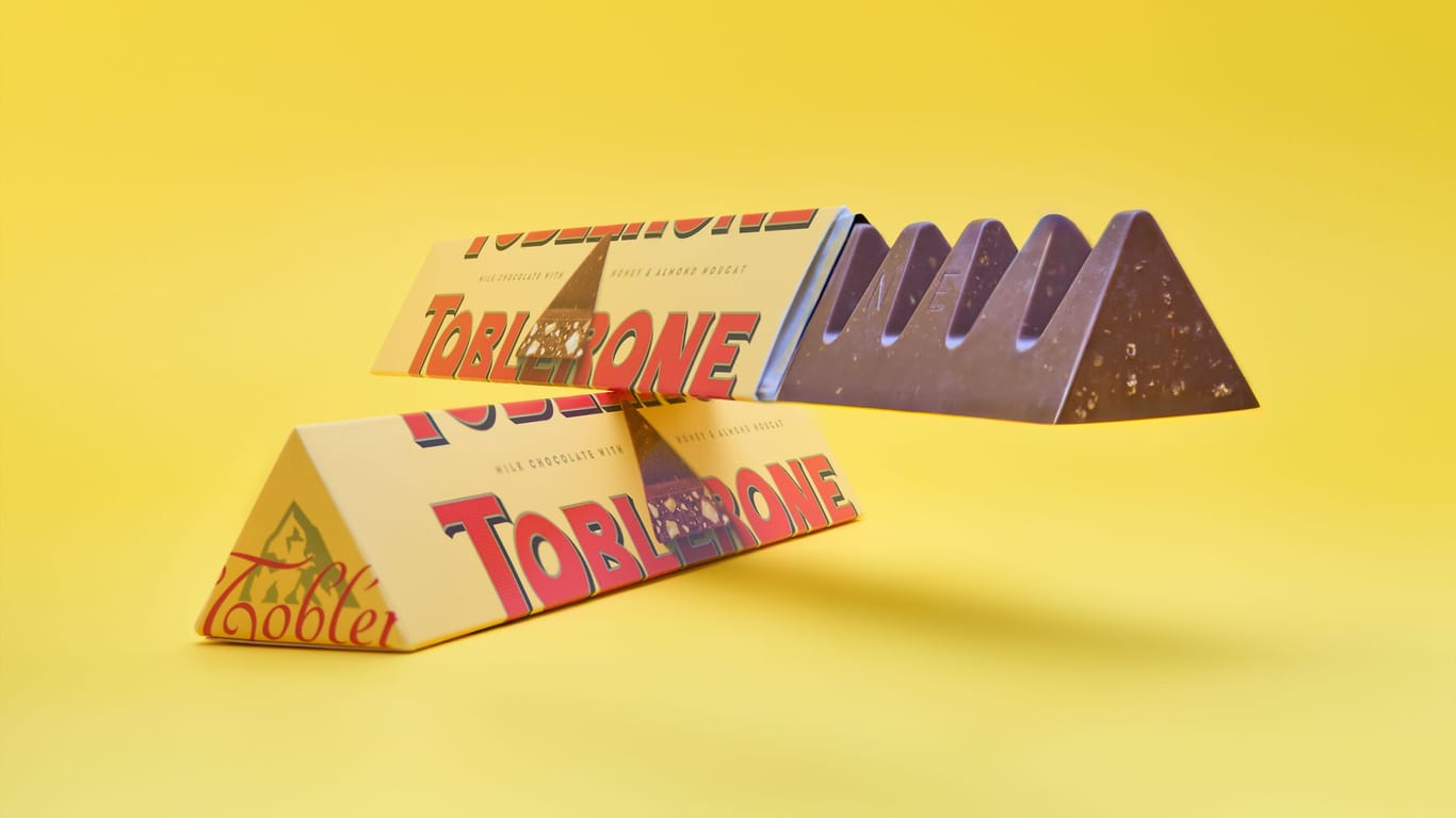Toblerone-Stangen: Bei der berühmten dreieckigen Schokolade musste vor Kurzem die Verpackung geändert werden. Lesen Sie hier.