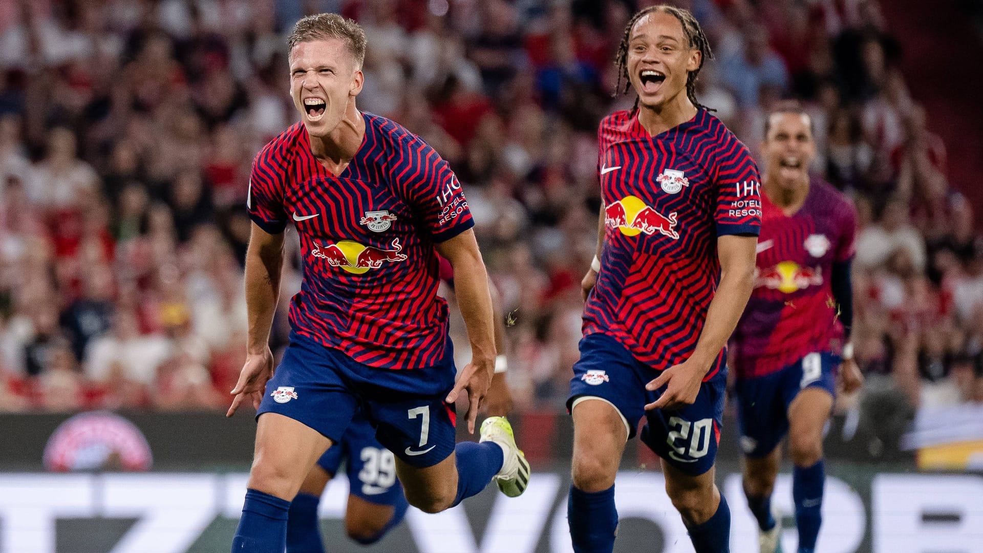 Dani Olmo (l.) erzielte gleich drei Treffer im Supercup gegen die Bayern.