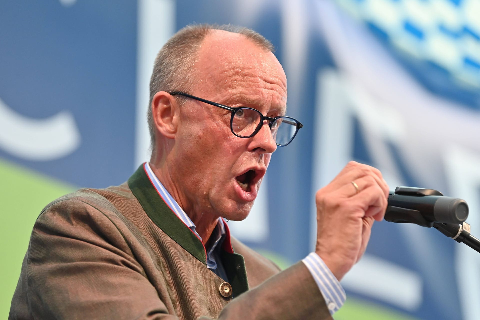 Friedrich Merz sorgt beim Gillamoos für Empörung.