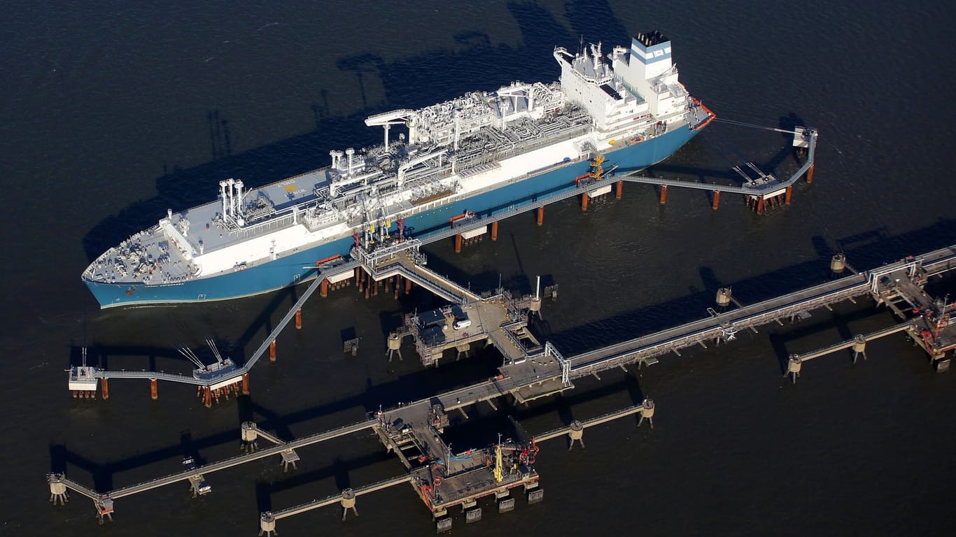Luftaufnahme der "Höegh Esperanza" am LNG-Terminal Wilhelmshaven (Archivfoto): Seit Januar sind hier rund 30 LNG-Ladungen angekommen.