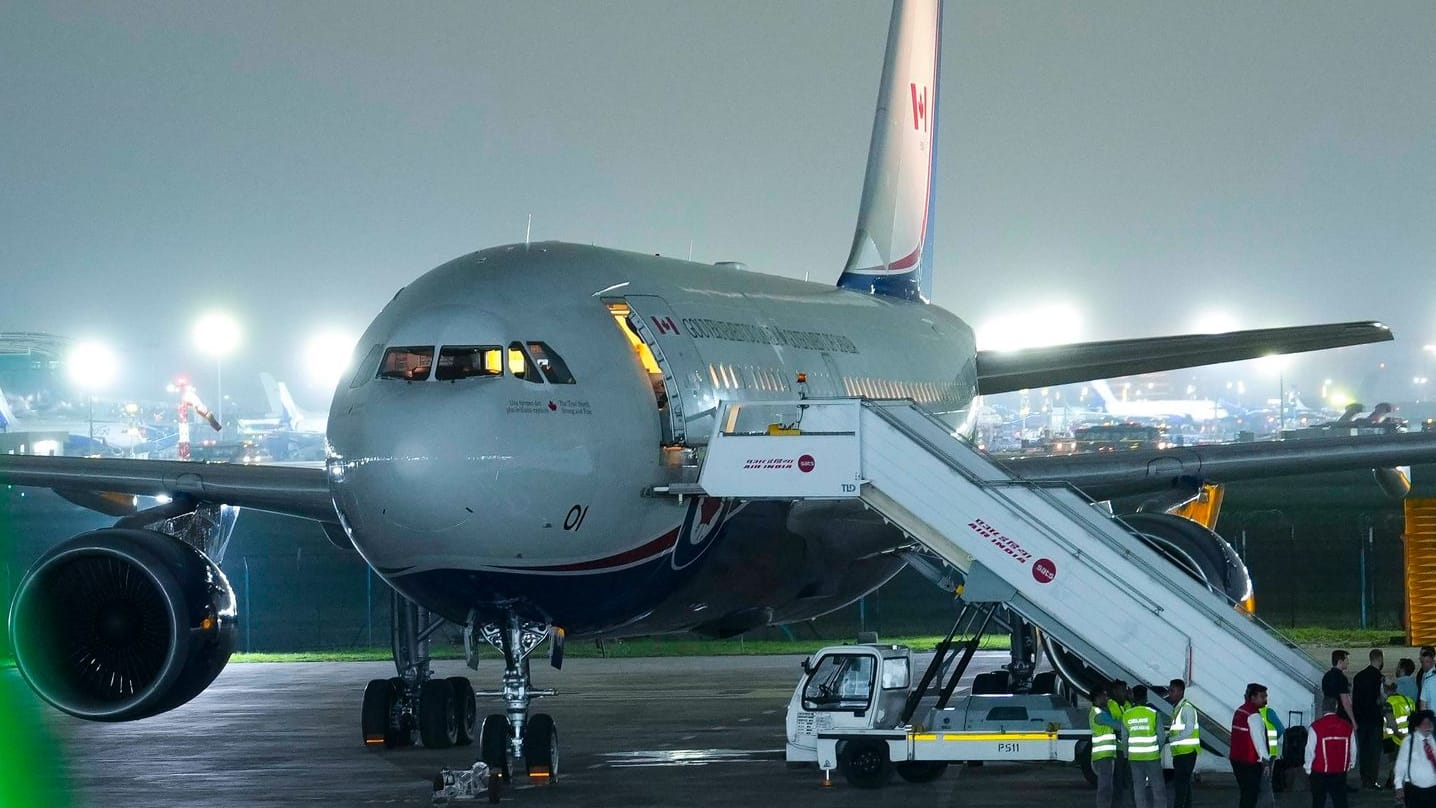 Das Flugzeug des kanadischen Premierministers: Welchen technischen Fehler der Flieger hat, ist noch nicht bekannt.