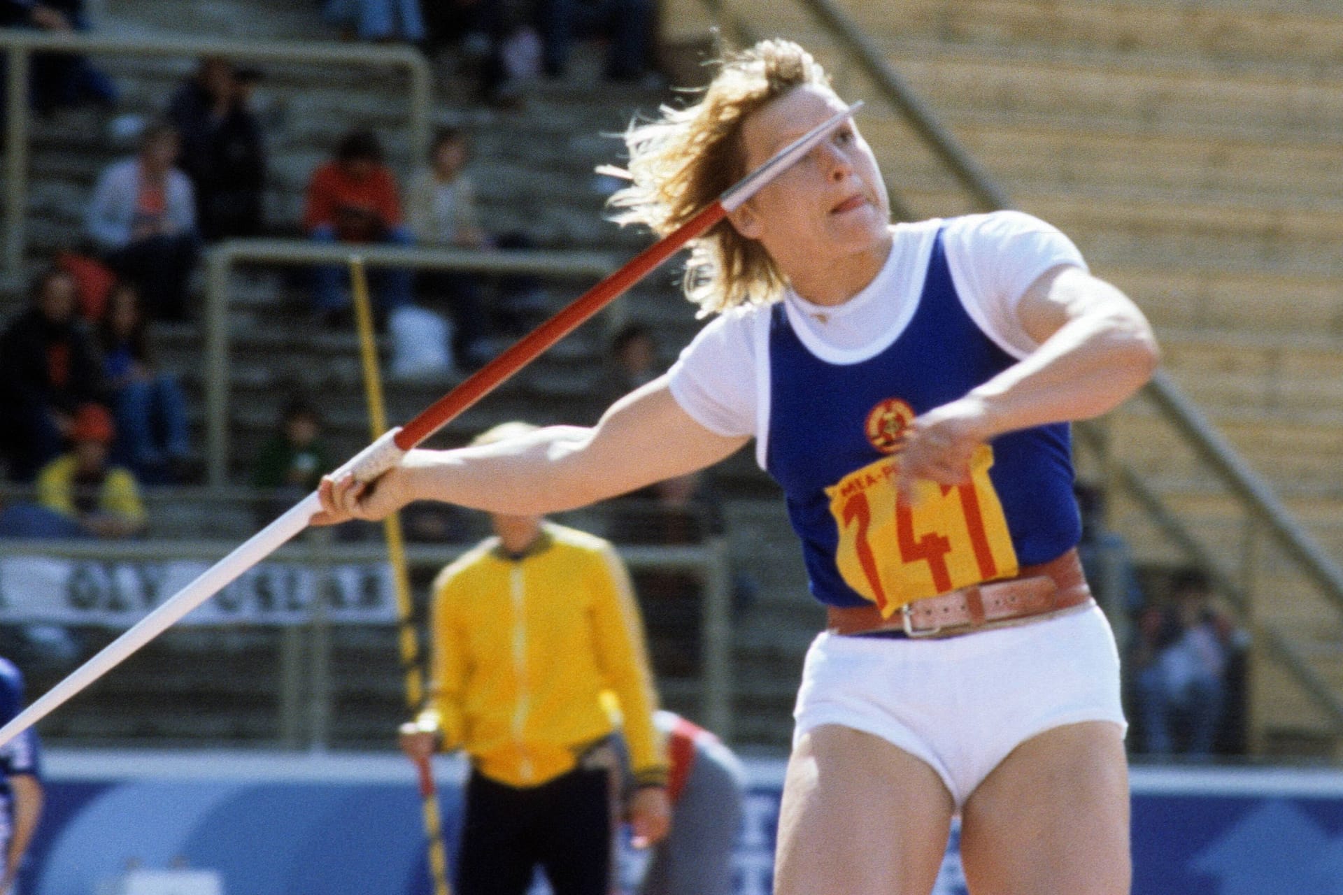 Ruth Fuchs bei der EM 1978 während eines Speerwurfs.