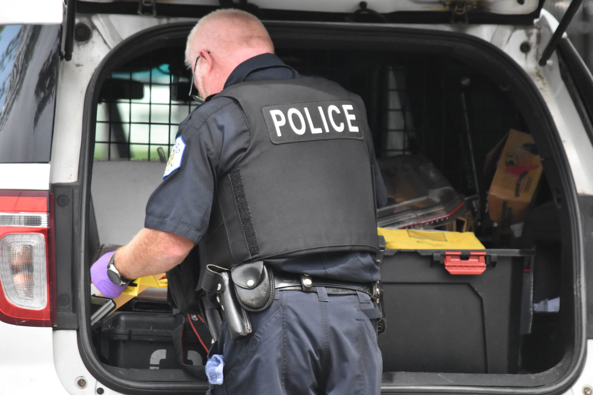 Ein Polizist in Chicago: Bei einer Schießerei wurden vier Menschen getötet.