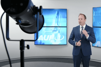 AUF1-Chef Stefan Magnet: Der umstrittene TV-Sender ist jetzt auch in Deutschland empfangbar.