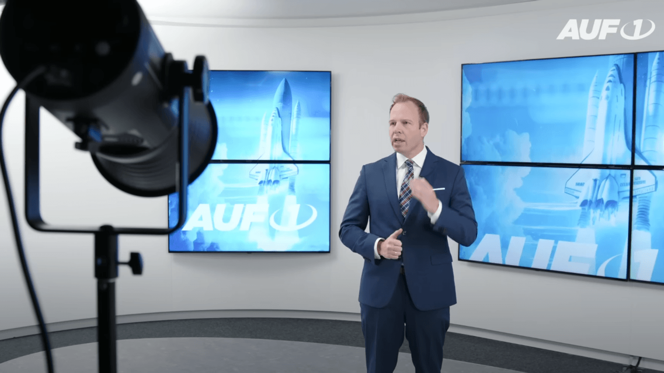 AUF1-Chef Stefan Magnet: Sein umstrittener TV-Sender war seit September über Satellit empfangbar.