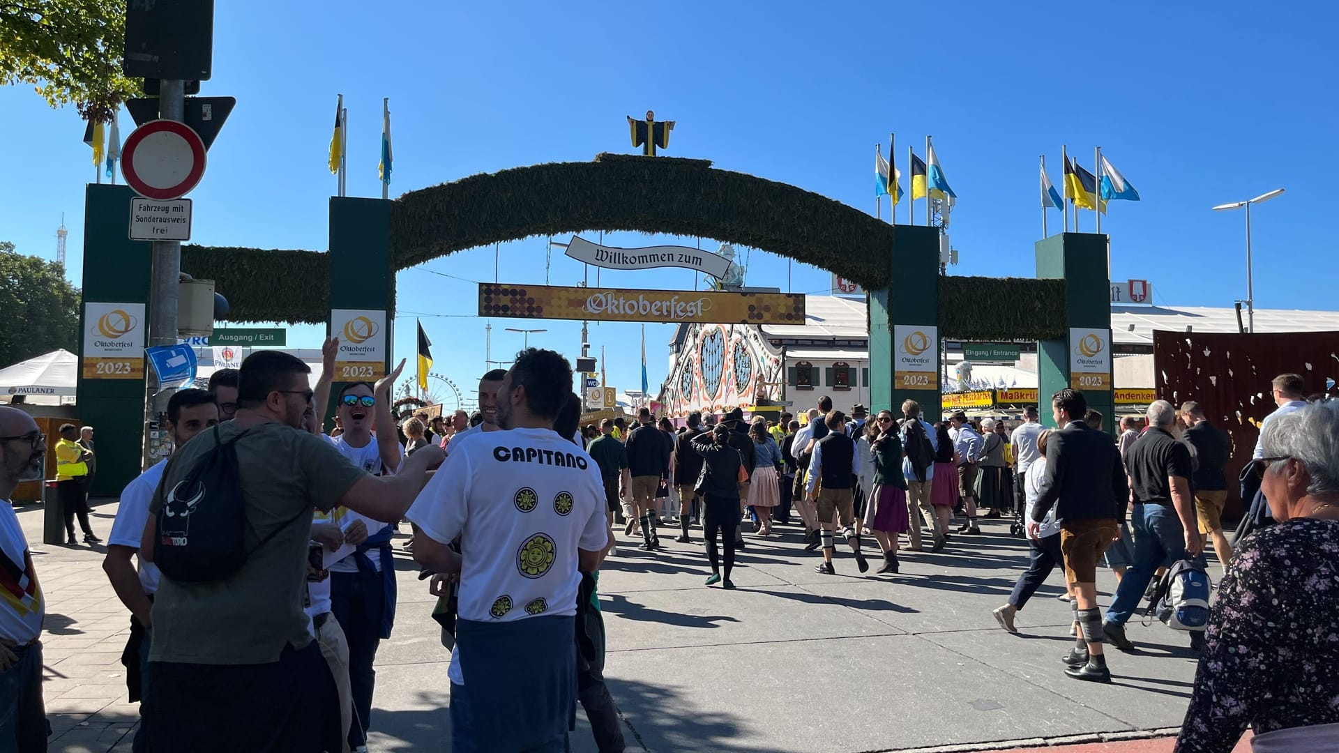 Schon am Montagvormittag ist viel los auf dem Oktoberfest.