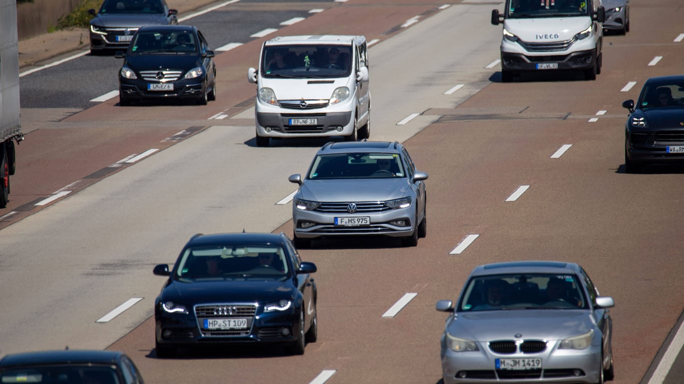 Fließender Verkehr auf der Autobahn (Symbolbild): Mehrere Autofahrer meldeten der Polizei zuvor die Frau.